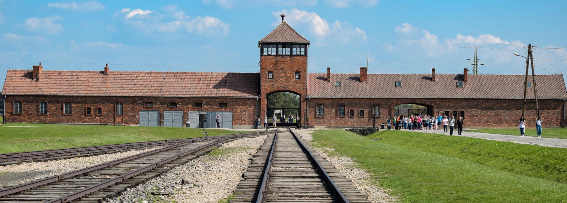 Krakow Auschwitz trip header est